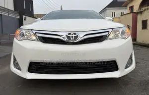 Toyota Camry XLE 4dr Sedan (3.5L 6cyl 6A) 2014 White