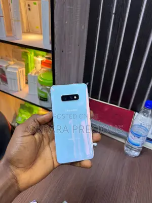 New Samsung Galaxy S10e 128 GB Blue