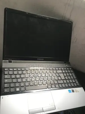 Laptop Samsung NP300E5A 8GB Intel Core i5 HDD+SSD 128GB