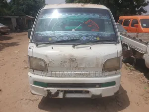 Hijet Daihatsu 2006 White