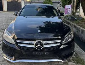 Mercedes-Benz C300 Luxury 4dr AWD 4Matic Sedan (2.0L 4cyl 7A) 2015