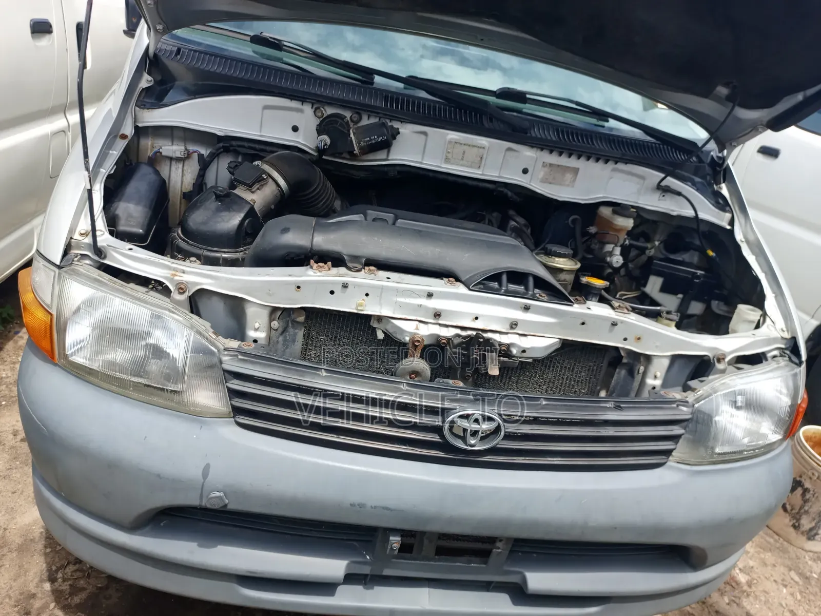Toyota HiAce 2003 Silver
