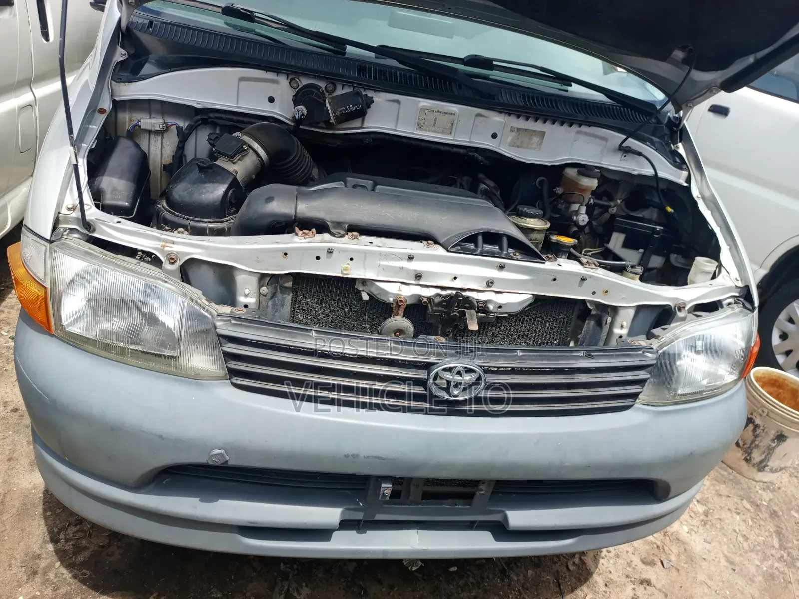 Toyota HiAce 2003 Silver