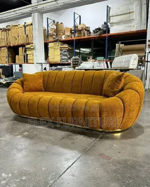 Round Three Seater With Two Pillows