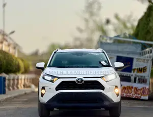 Toyota RAV4 XLE Premium AWD 2020 White