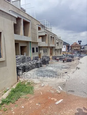 Furnished 4bdrm Penthouse in Carlton Gates, Ibadan for sale