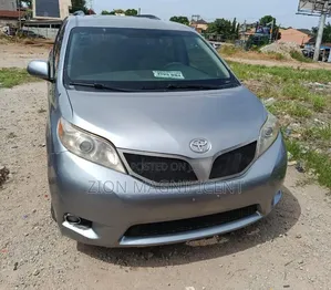 Toyota Sienna 2012 Brown