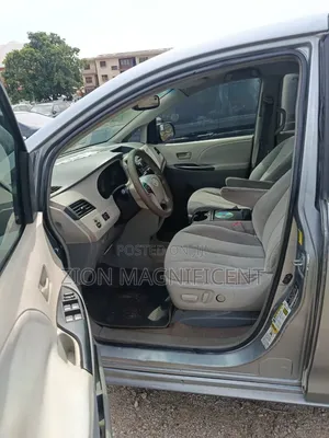 Toyota Sienna 2012 Brown