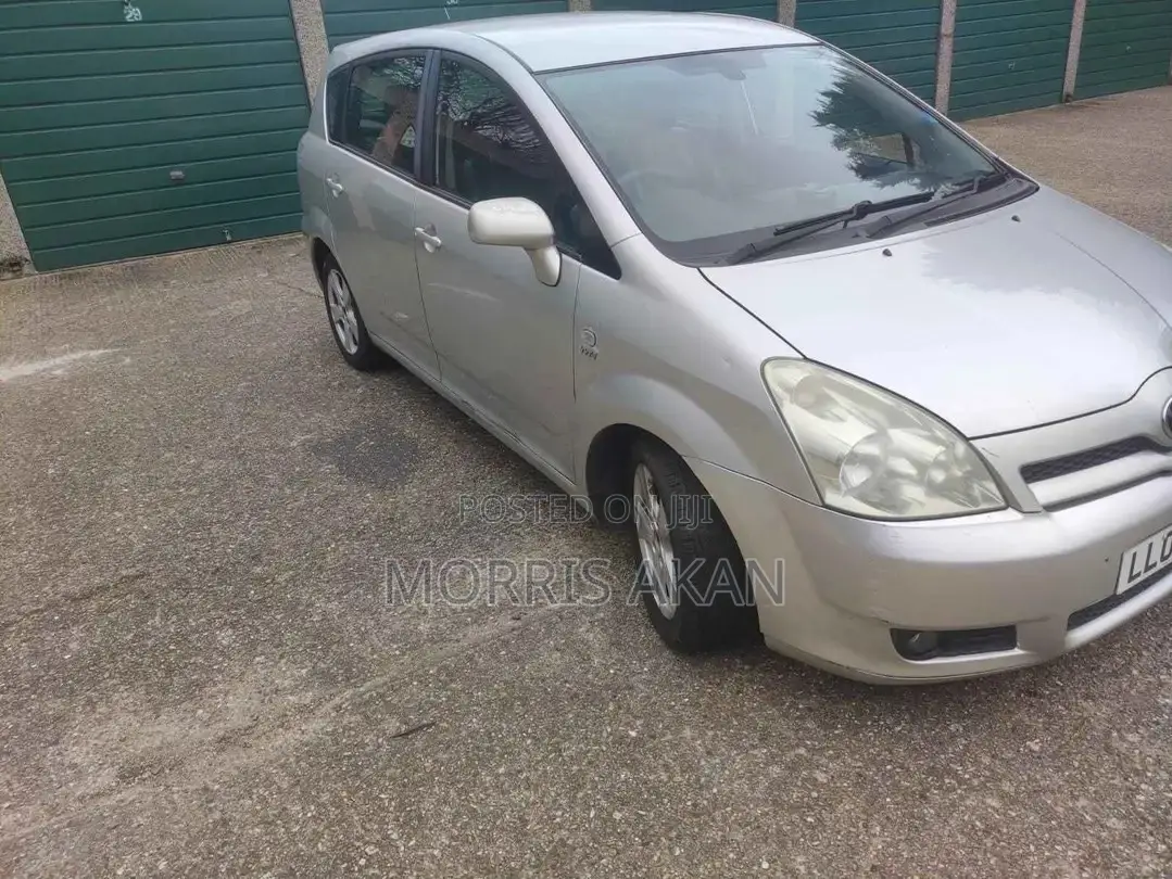 Toyota Corolla Verso 2004 Silver