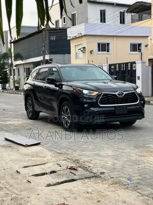 Toyota Highlander XLE AWD 2023 Black