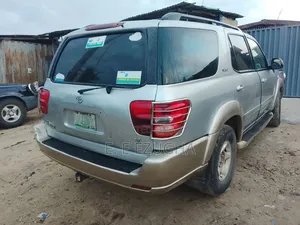 Toyota Sequoia 2005 Silver