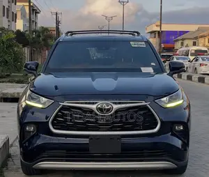 Toyota Highlander 2024 Blue