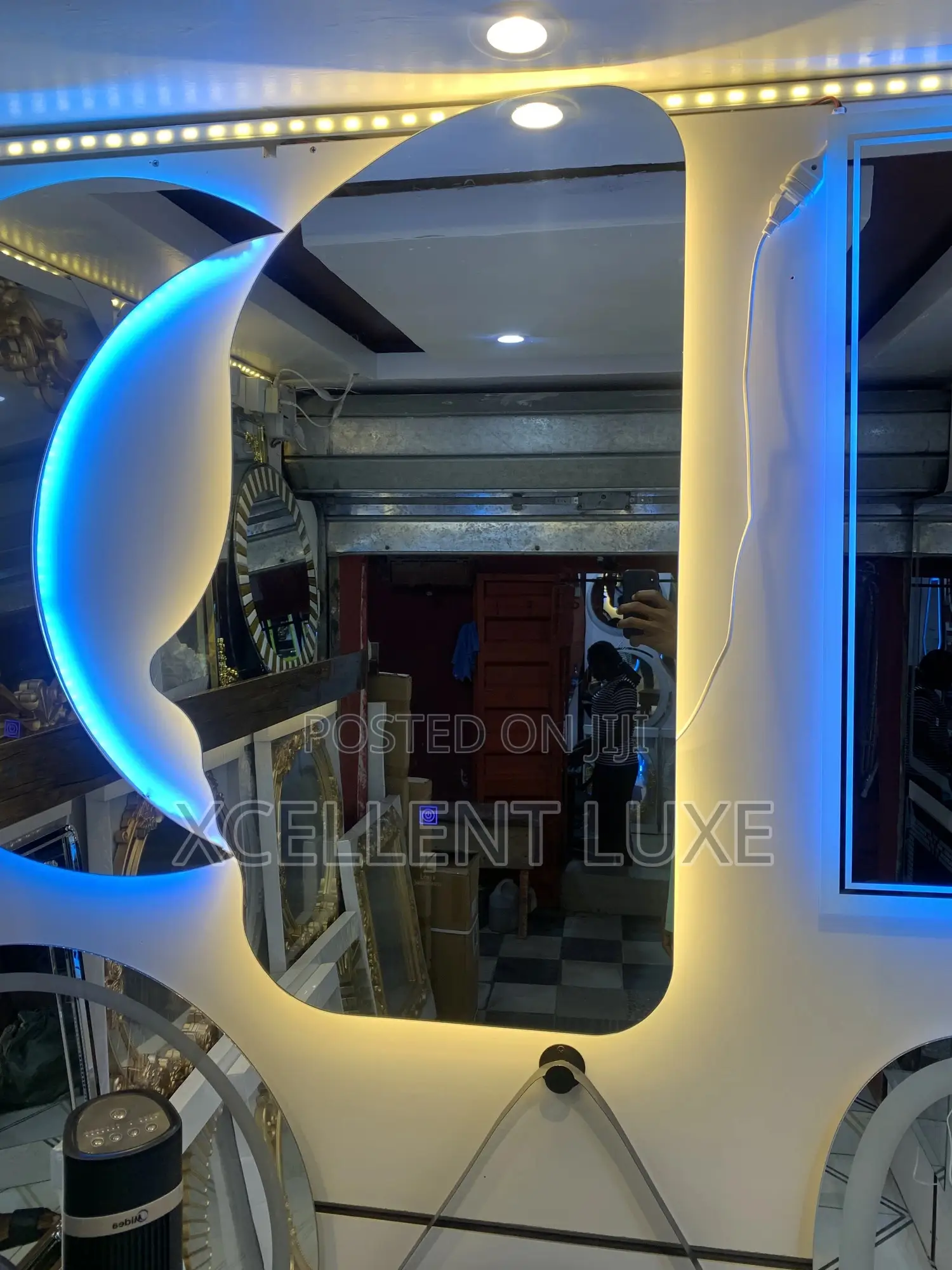 Led Mirror With 3 Lights Human Face Shape