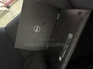 Laptop Dell Latitude 3390 2-in-1 8GB Intel Core i5 SSD 256GB