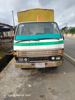 Toyota Dyna 200 2002 White