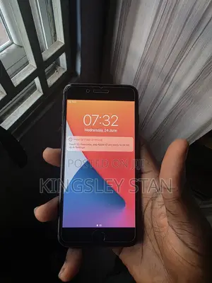 Apple iPhone 8 Plus 64 GB Black