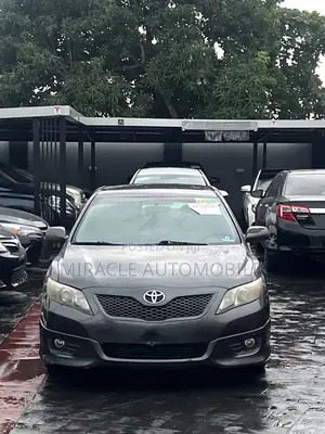 Toyota Camry SE 4dr Sedan (2.5L 4cyl 6A) 2011 Gray