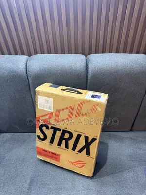 New Laptop Asus ROG Strix G18 32GB AMD Ryzen 9 SSD 1T