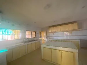 2bdrm Apartment in Lekki Phase 1 for rent