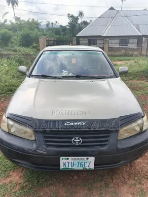 Toyota Camry 2000 Gray