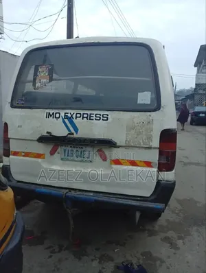Toyota HiAce 1998 White