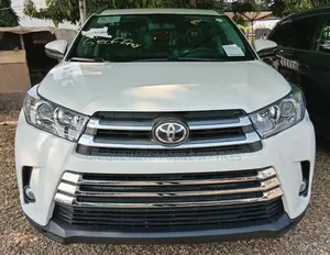 Toyota Highlander XLE V6 4x4 (3.5L 6cyl 6A) 2016 Off white