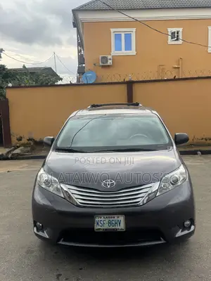 Toyota Sienna XLE 7 Passenger Mobility 2011 Gray