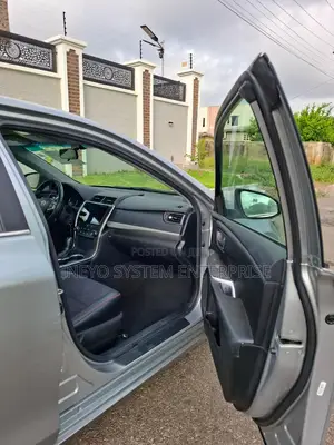 Toyota Camry SE 4dr Sedan (2.5L 4cyl 6A) 2016 Gray