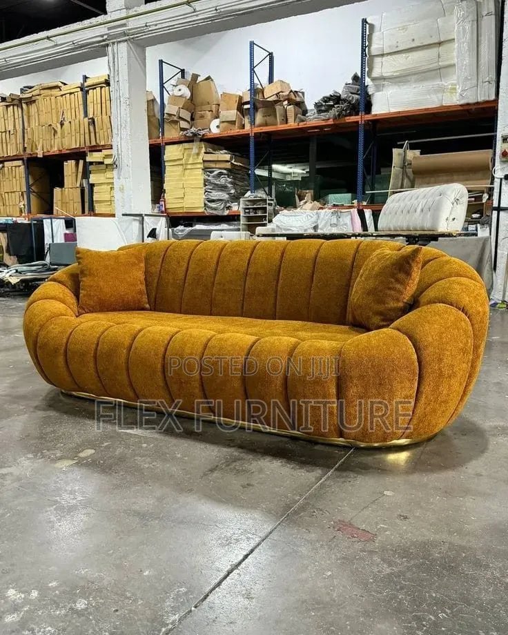 Round Three Seater With Two Pillows