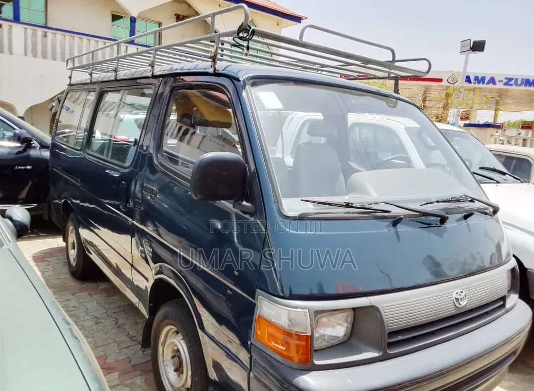 Toyota HiAce 2000 Black