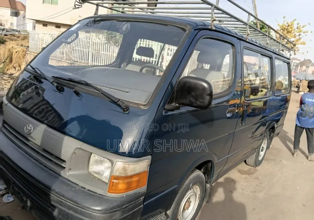 Toyota HiAce 2000 Black