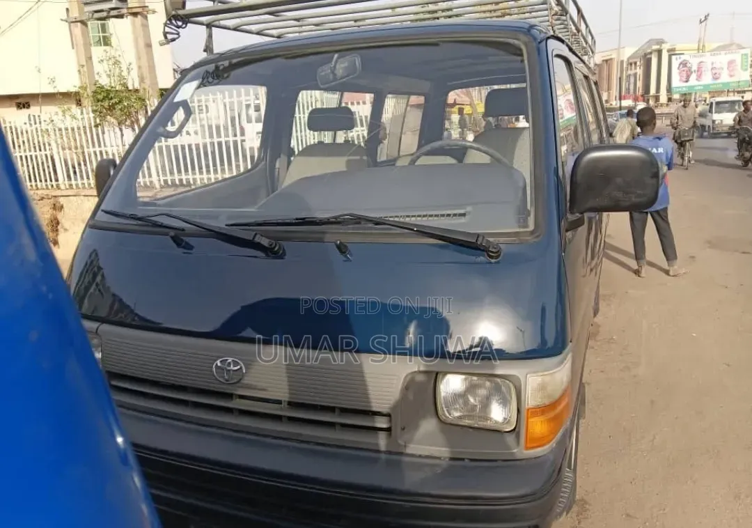 Toyota HiAce 2000 Black