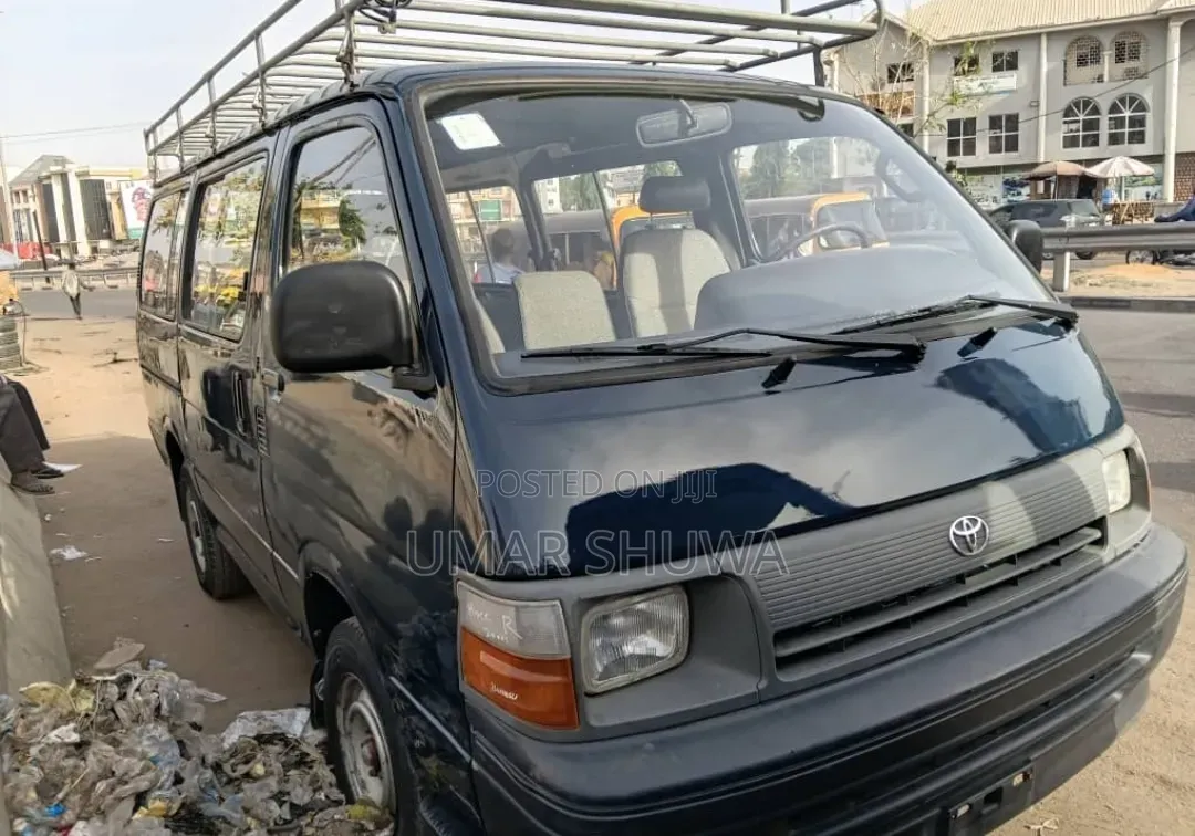 Toyota HiAce 2000 Black