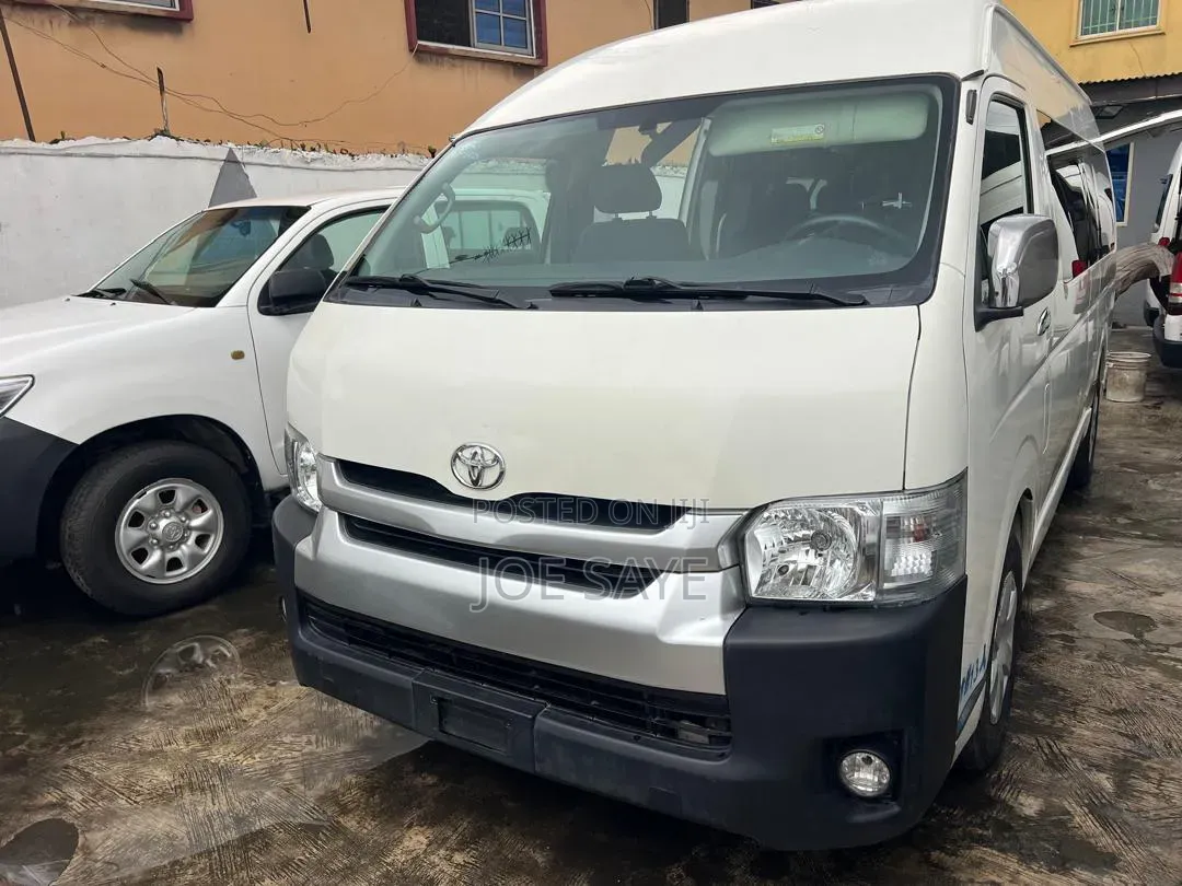 Toyota HiAce 2019 White