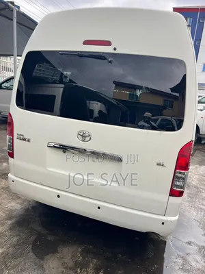 Toyota HiAce 2019 White