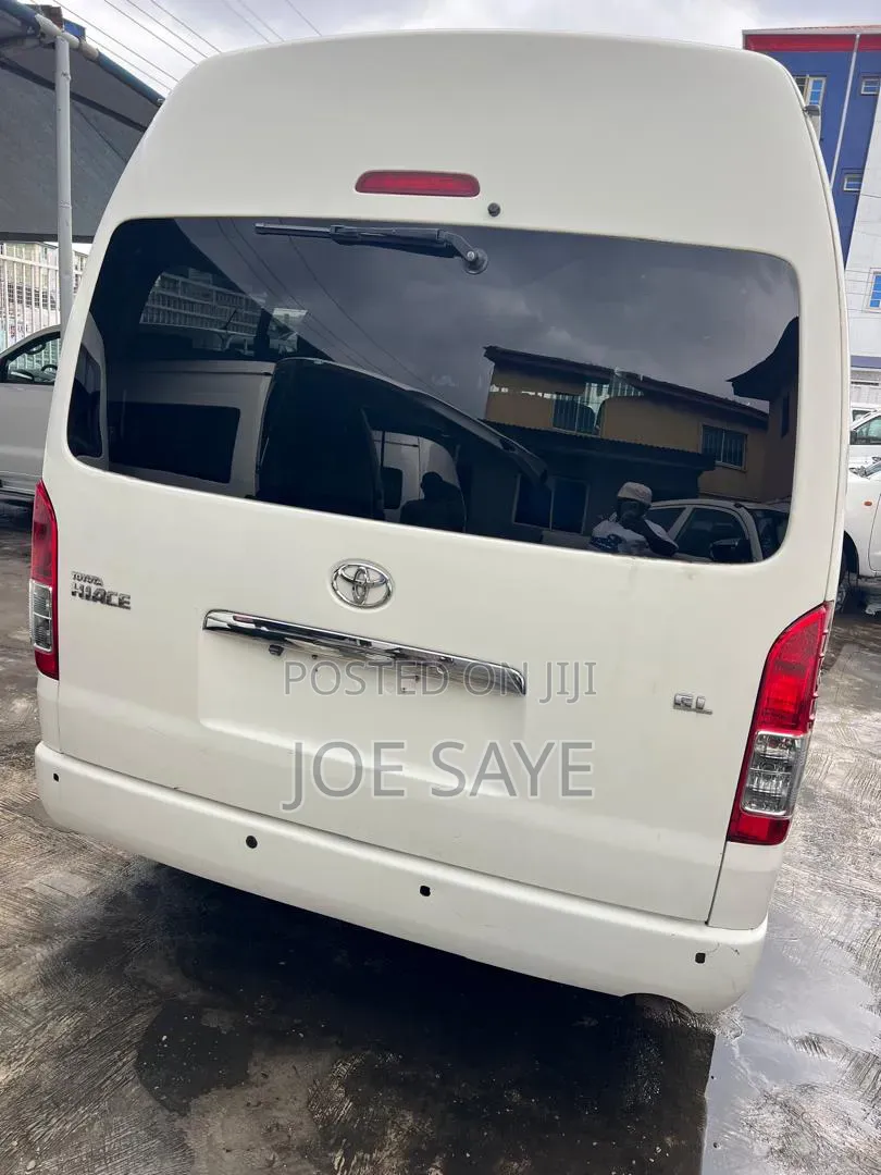 Toyota HiAce 2019 White