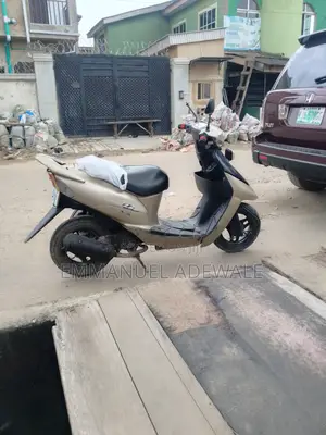 Suzuki Lets 2023 Gold