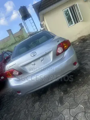 Toyota Corolla LE 4dr Sedan (1.8L 4cyl 4A) 2010 Silver