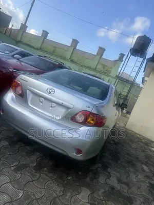 Toyota Corolla LE 4dr Sedan (1.8L 4cyl 4A) 2010 Silver