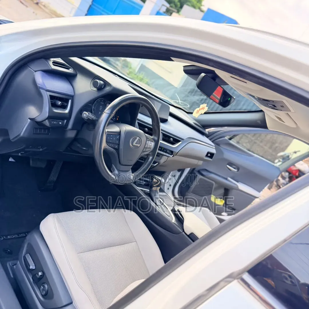 Lexus UX 2020 White