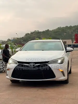Toyota Camry XLE 4dr Sedan (3.5L 6cyl 6A) 2017 Beige