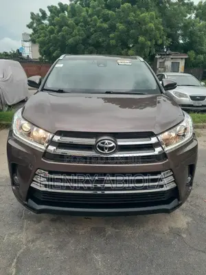Toyota Highlander XLE 4x4 V6 (3.5L 6cyl 8A) 2017
