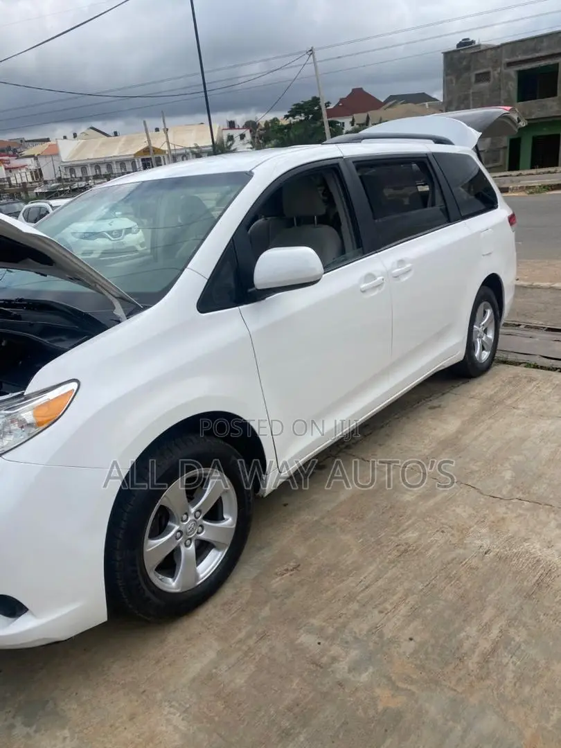 Toyota Sienna 2013 White