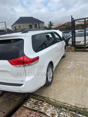 Toyota Sienna 2013 White