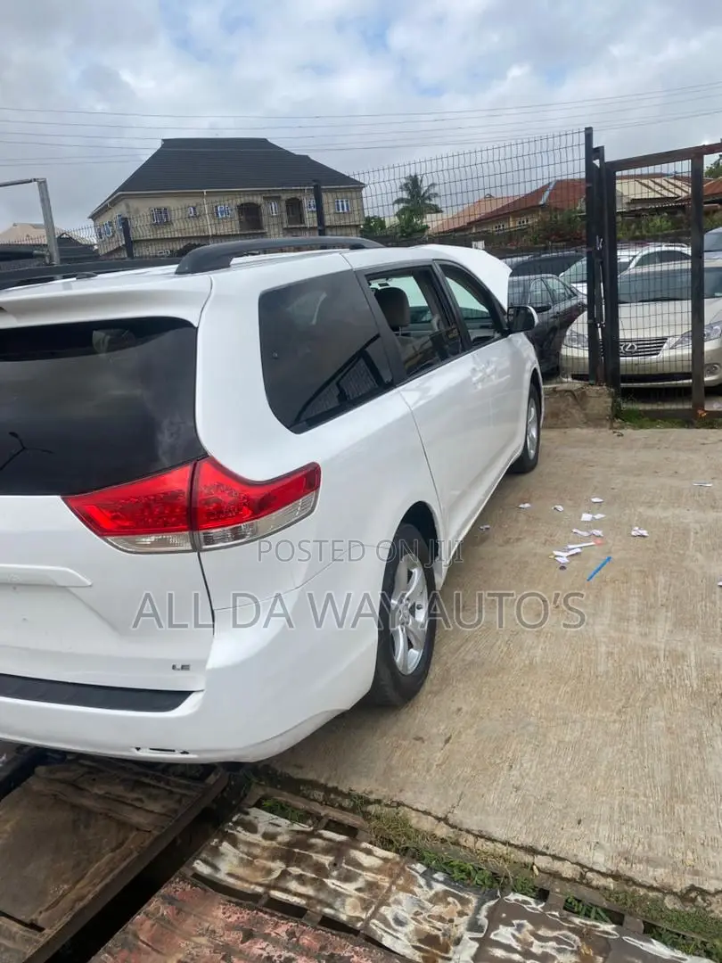 Toyota Sienna 2013 White