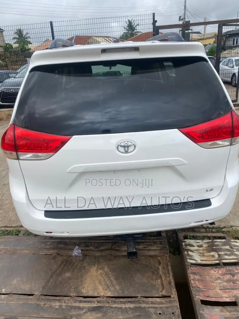 Toyota Sienna 2013 White