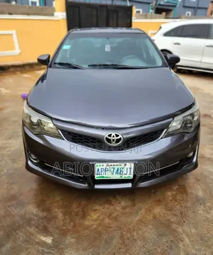 Toyota Camry SE Sport 4dr Sedan w/Prod. End 11/13 (2.5L 4cyl 6A) 2014 Gray