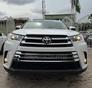 Toyota Highlander XLE 4dr SUV AWD (3.5L 6cyl 6A) 2015 White