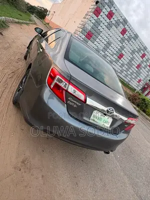 Toyota Camry LE 4dr Sedan (2.5L 4cyl 6A) 2013 Gray