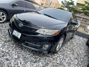Toyota Camry SE 4dr Sedan (2.5L 4cyl 6A) 2013 Black